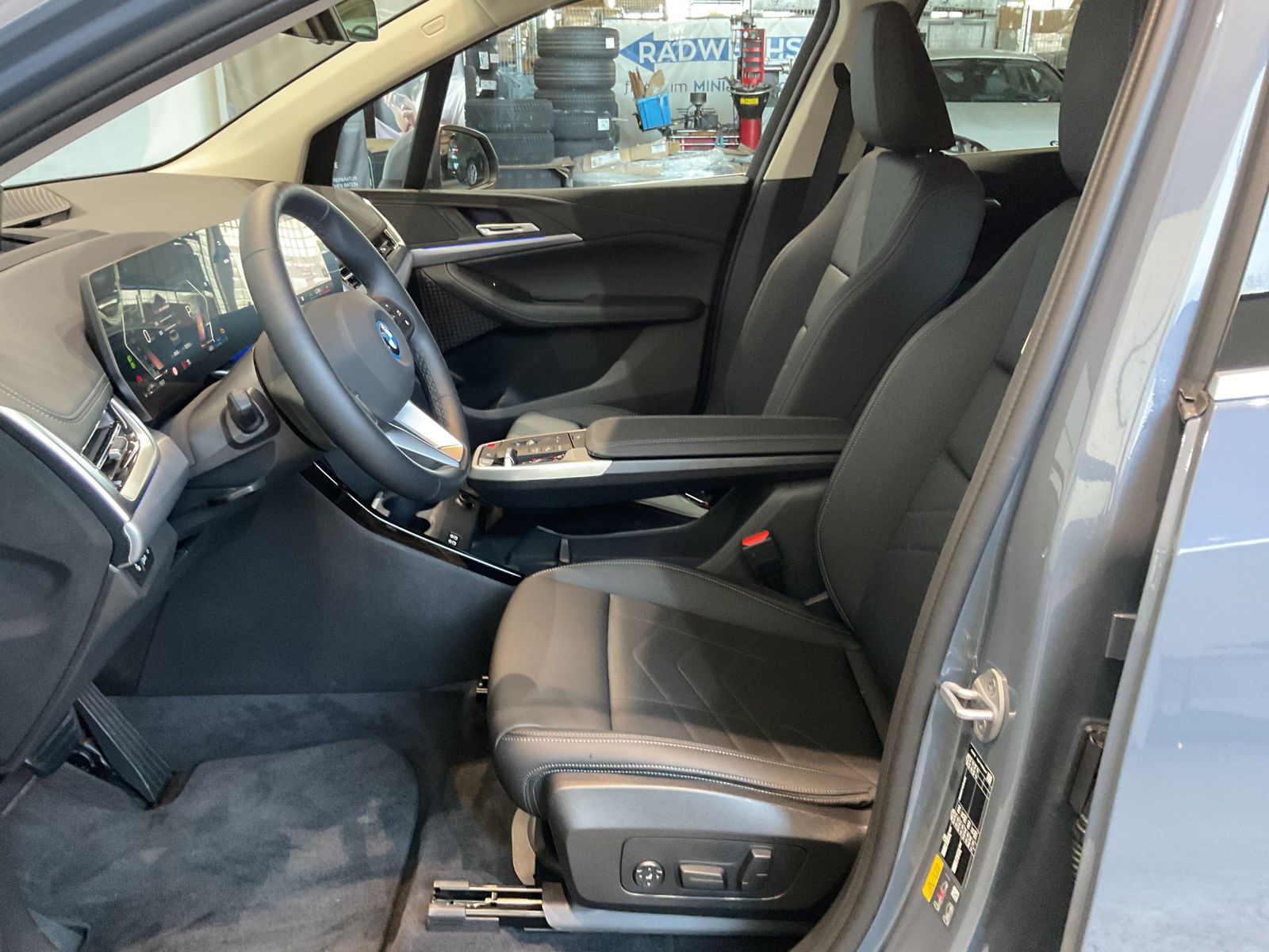 Fahrzeugabbildung BMW 230e xDrive |Aktivsitz |Komfortzugang |Head-Up D