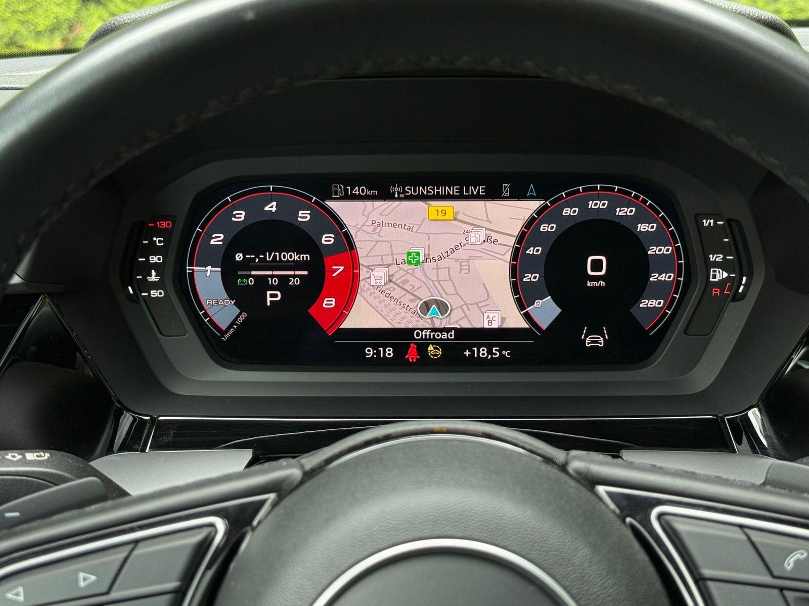 Fahrzeugabbildung Audi A3 35 TFSI S-tr. S-Line PANO+LED+ACC+SHZ+CARPLAY