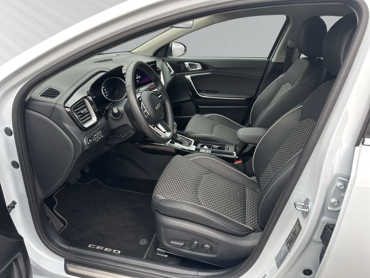 Fahrzeugabbildung Kia Ceed_sw Plug-in Hybrid Spirit 1.6 + El. Panodach