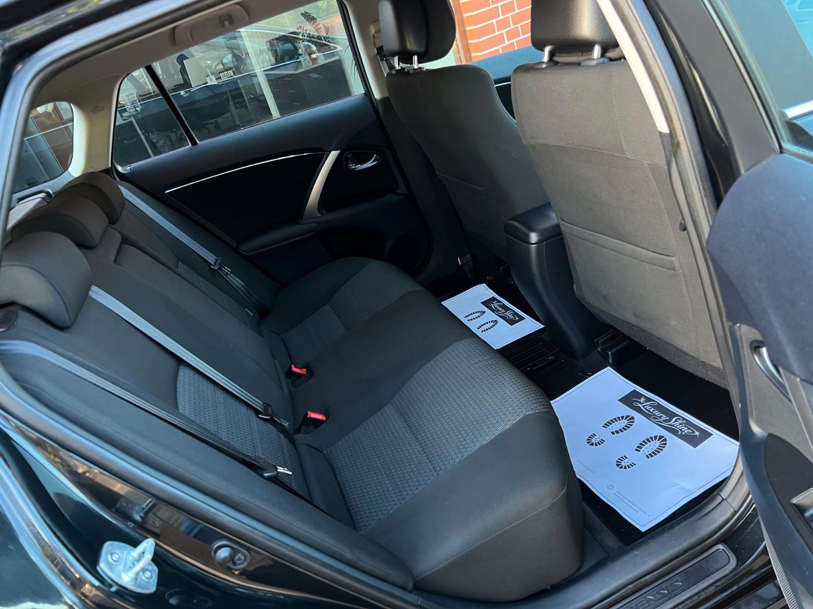 Toyota Avensis 2012 — photo 16