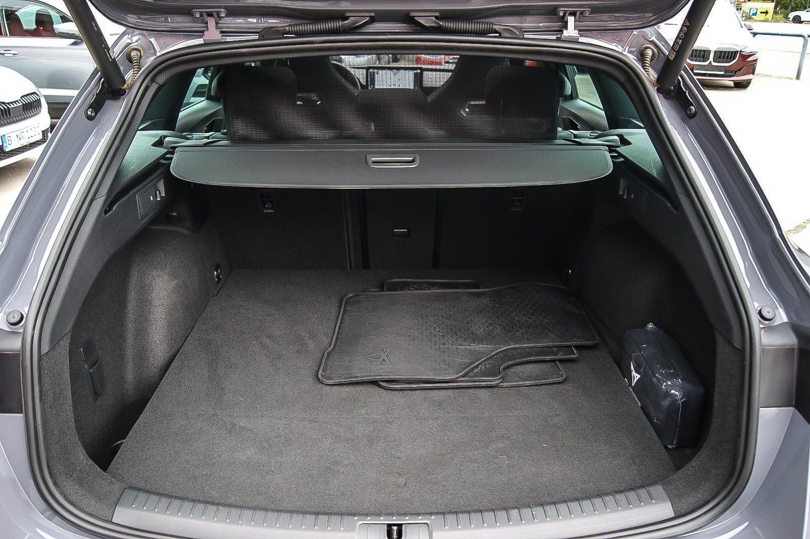Fahrzeugabbildung CUPRA Leon Sportstourer e-Hybrid PANORAMA CARPLAY ACC