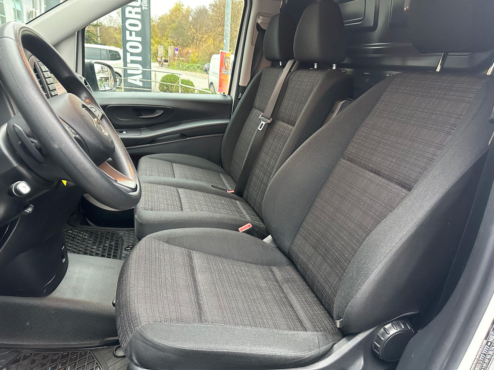 Fahrzeugabbildung Mercedes-Benz Vito 114 4Matic Autom. LANG *NAVI*AHK*SORTIMO