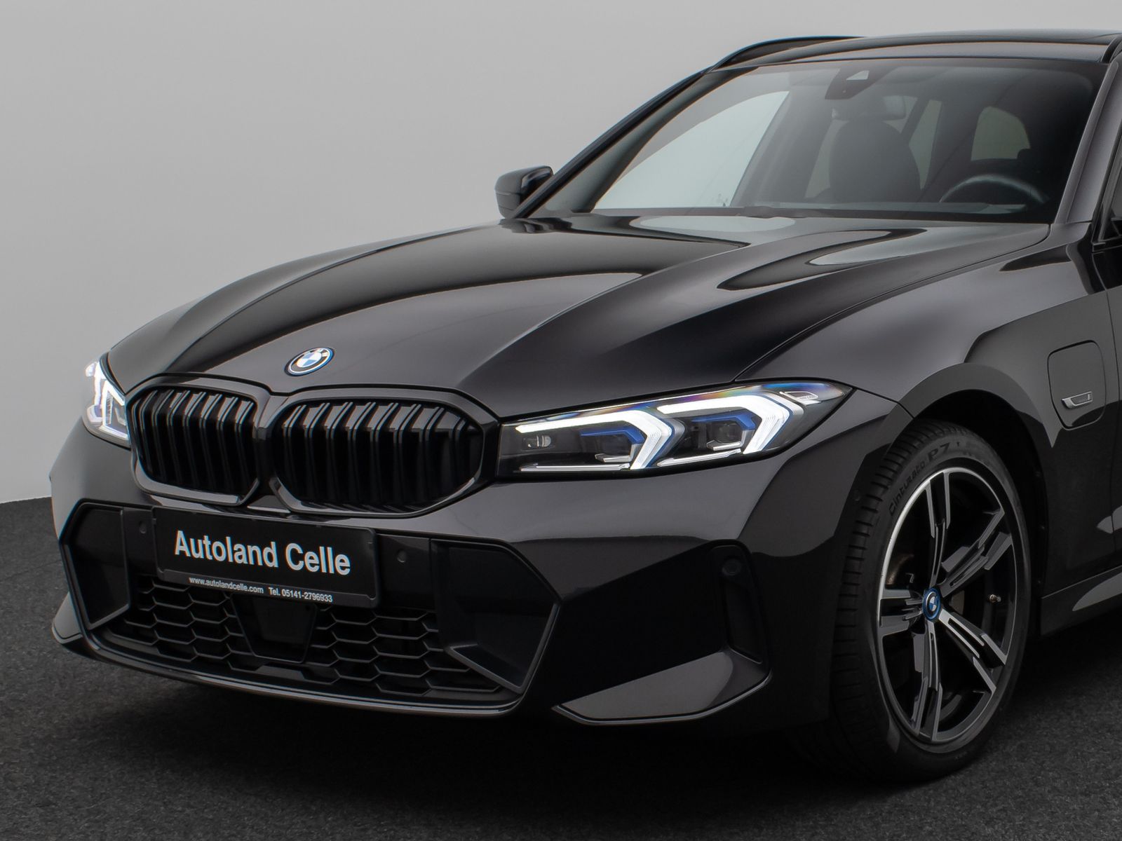 Fahrzeugabbildung BMW 330e xD M Sport Panorama Kamera HUD DAB H/K AHK