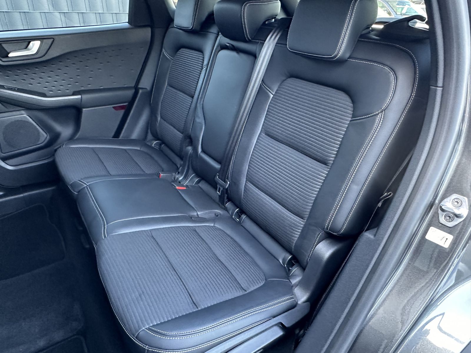 Fahrzeugabbildung Ford Kuga 2.0 EB 4x4 Titanium X NAV+LED+AHK+B&O+17ZO