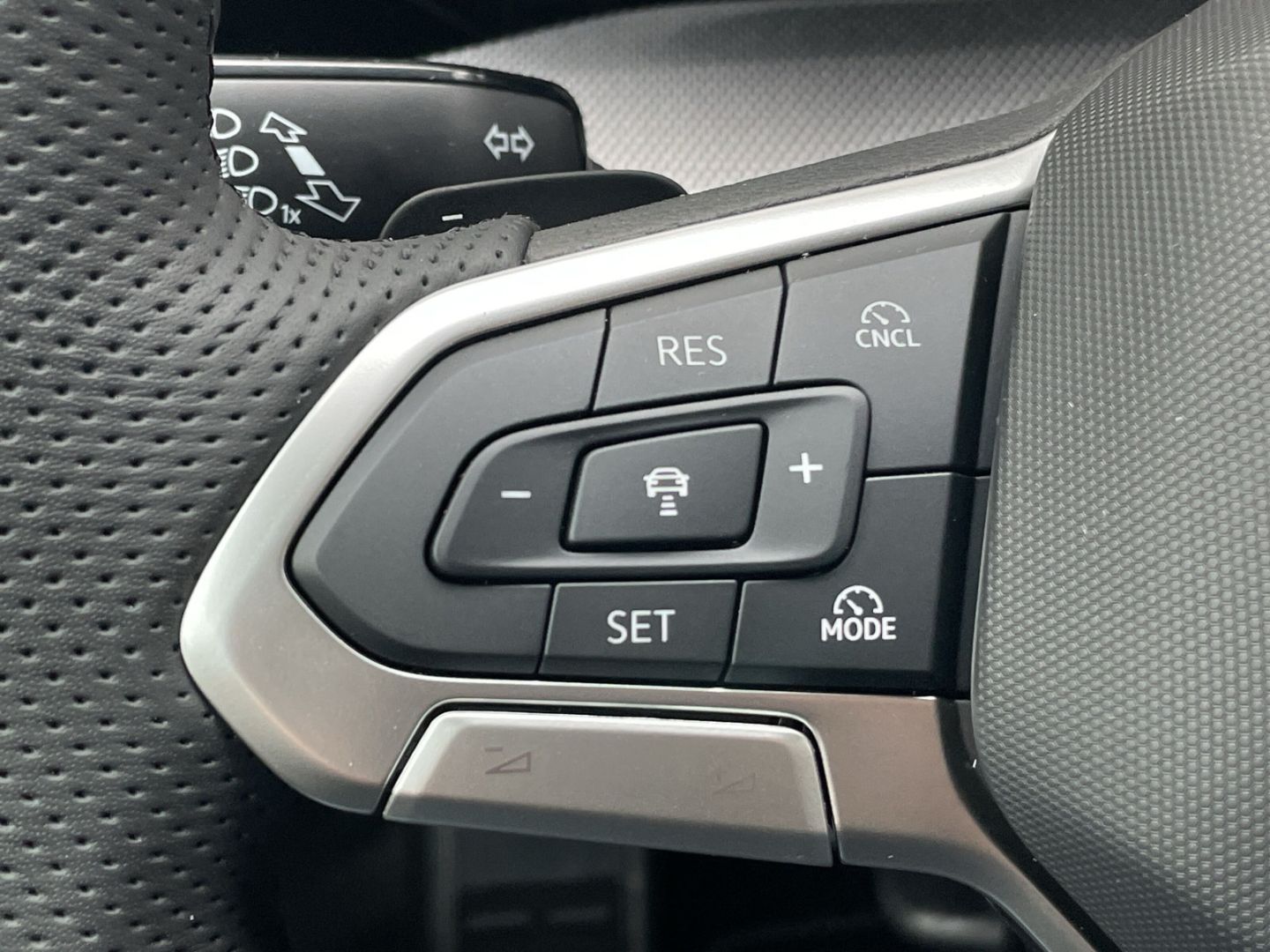 Golf VIII R-Line 1.5 eTSI DSG Black Style Kamera