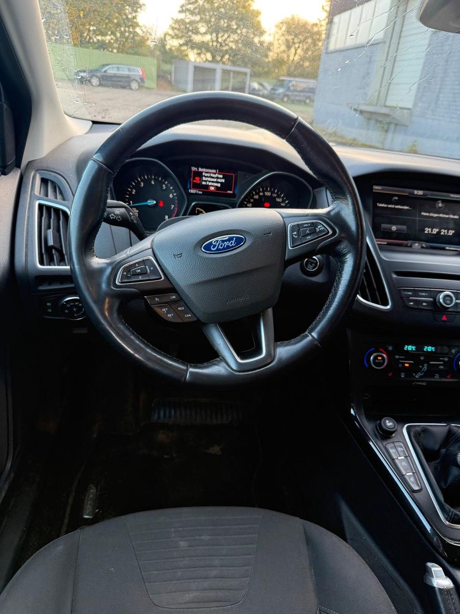 Ford Focus 2015 — photo 8