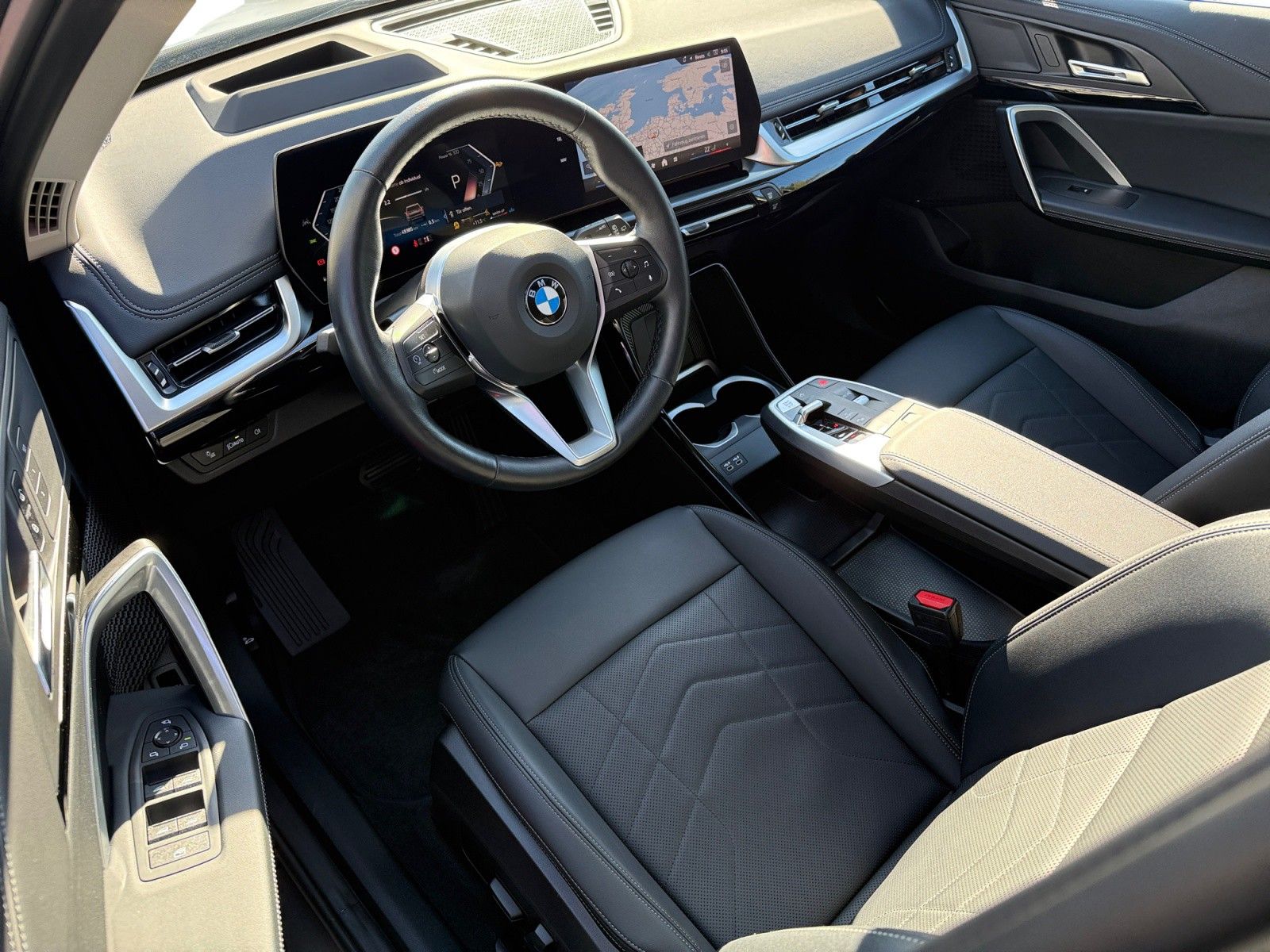BMW X1 23d xDrive AHK/ADAPTLED/HUD/360°/PANO/DAB foto 6