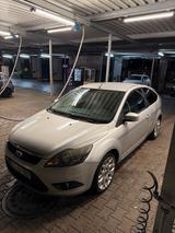 Ford Focus TÜV Neu, Ölfilter neu - Ford Focus aus 2009: Coupe