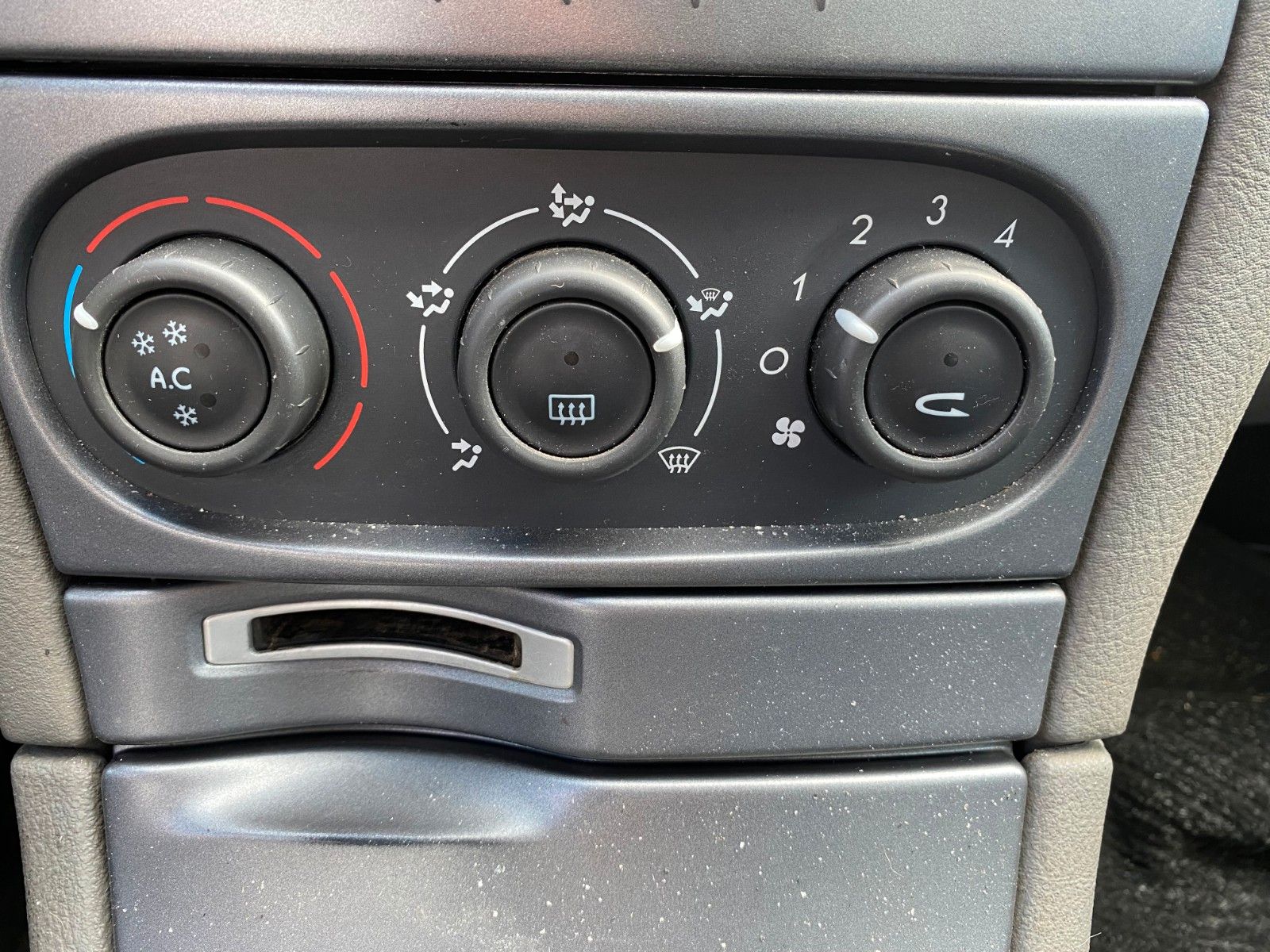 Fahrzeugabbildung Renault Laguna II 1.6+PDC+KLIMA+TÜV-NEU