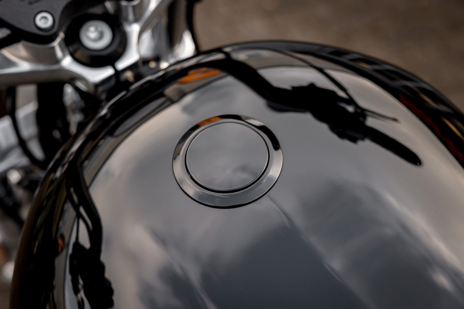 Fahrzeugabbildung Harley-Davidson XL883L SUPERLOW SPORTSTER - MILLER ABGASANLAGE