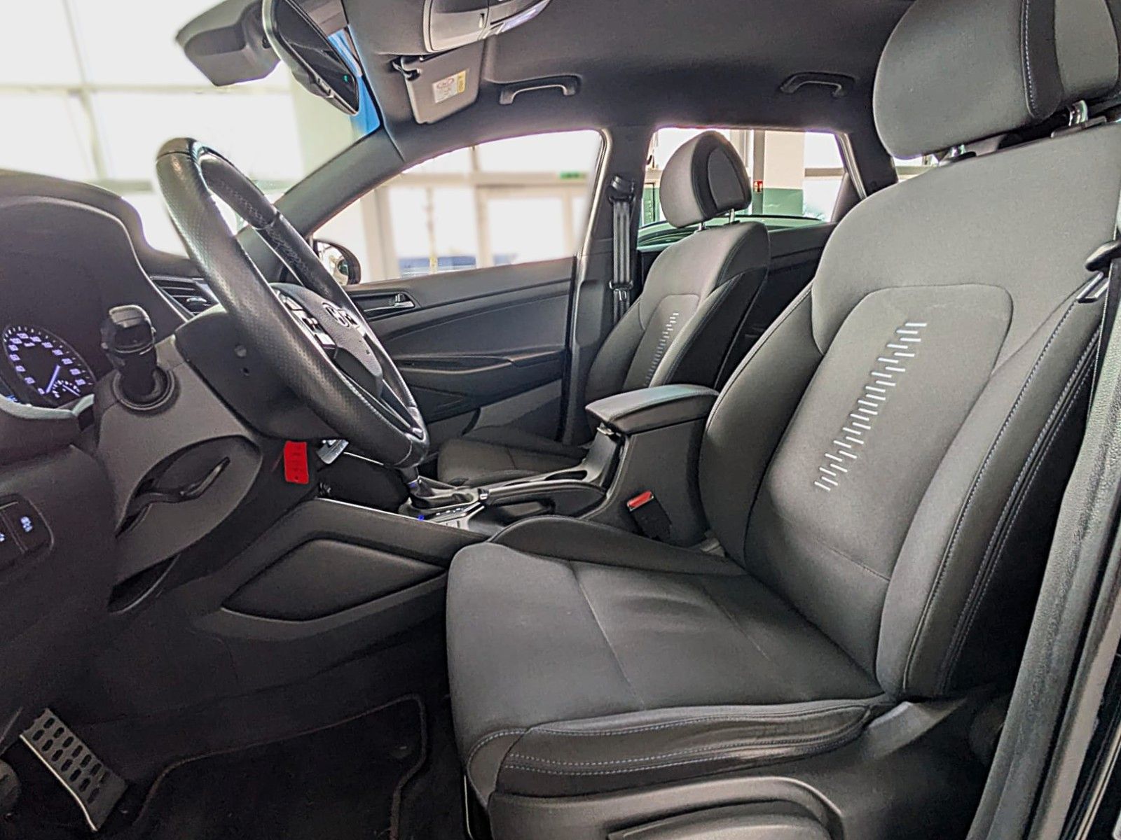 Fahrzeugabbildung Hyundai TUCSON 1.6i DTC PASSION SITZHZ ANDROID NAVI CAM