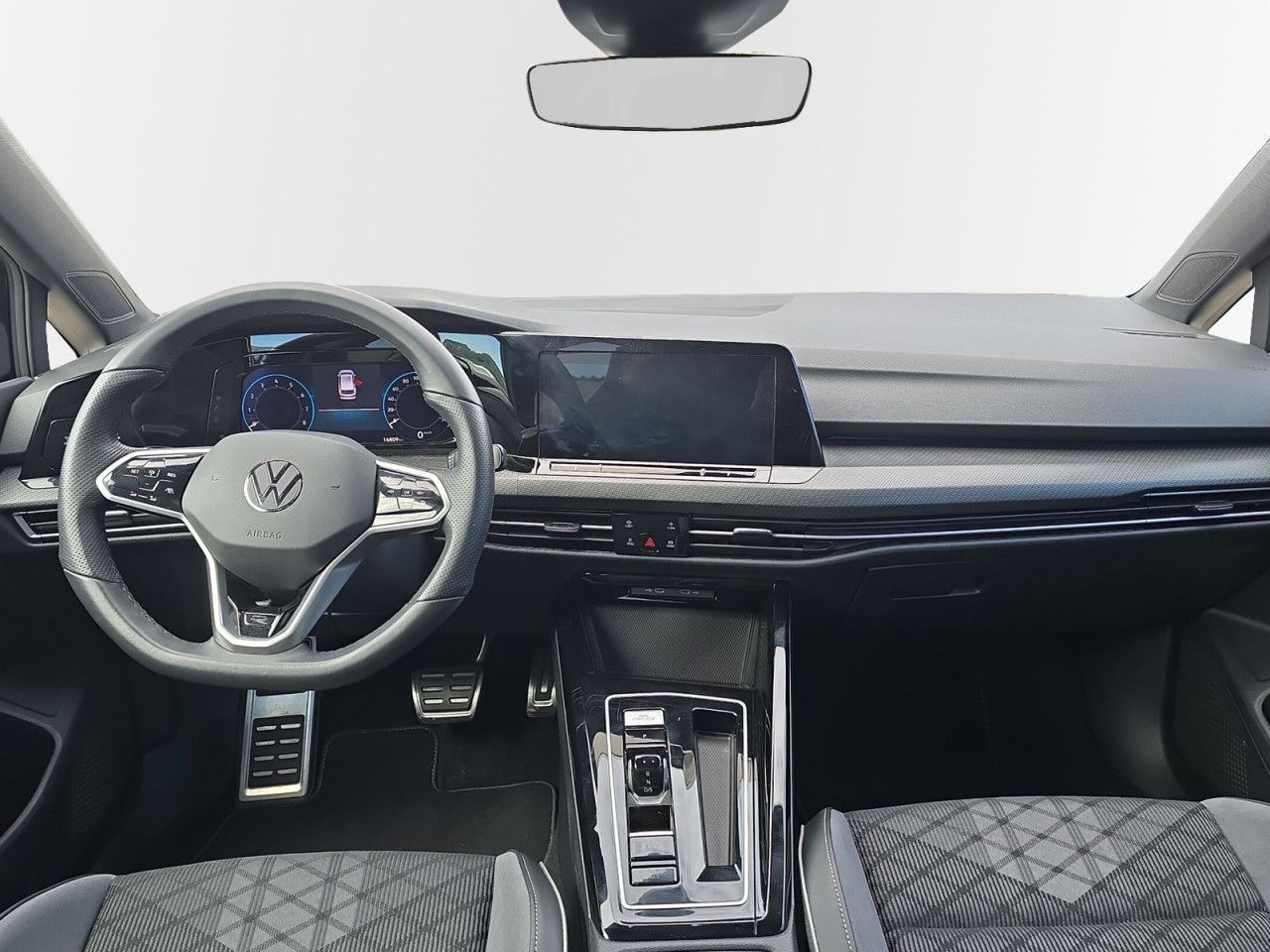 Fahrzeugabbildung Volkswagen Golf Variant R-Line 1.5 TSI IQ Pano AHK