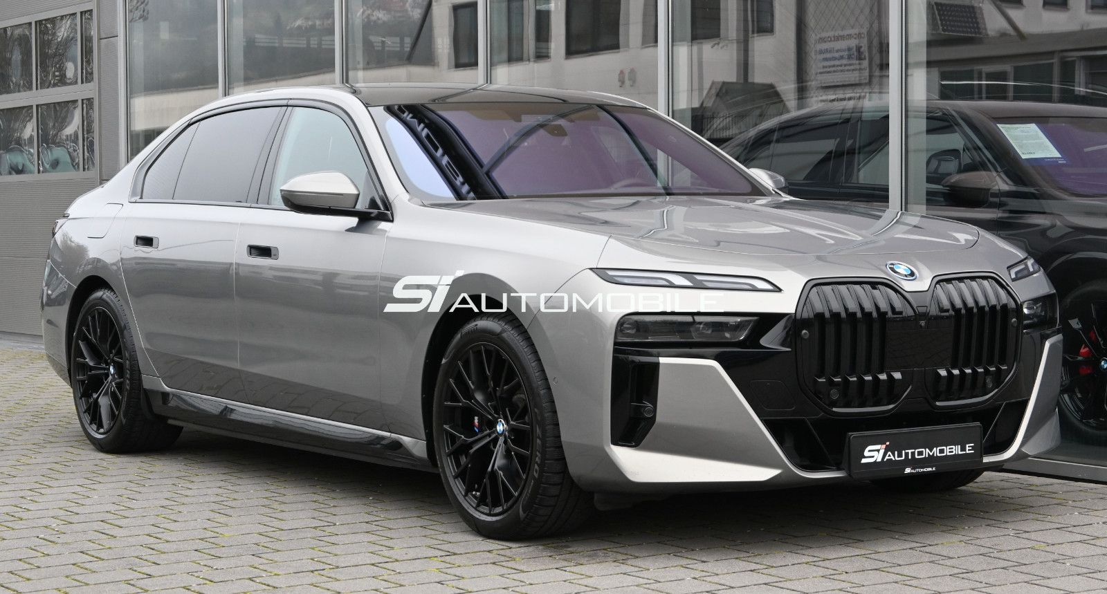 Fahrzeugabbildung BMW 750e xDrive M-Sport °SHADOW°EXEC.DRIVE°INTEGRAL