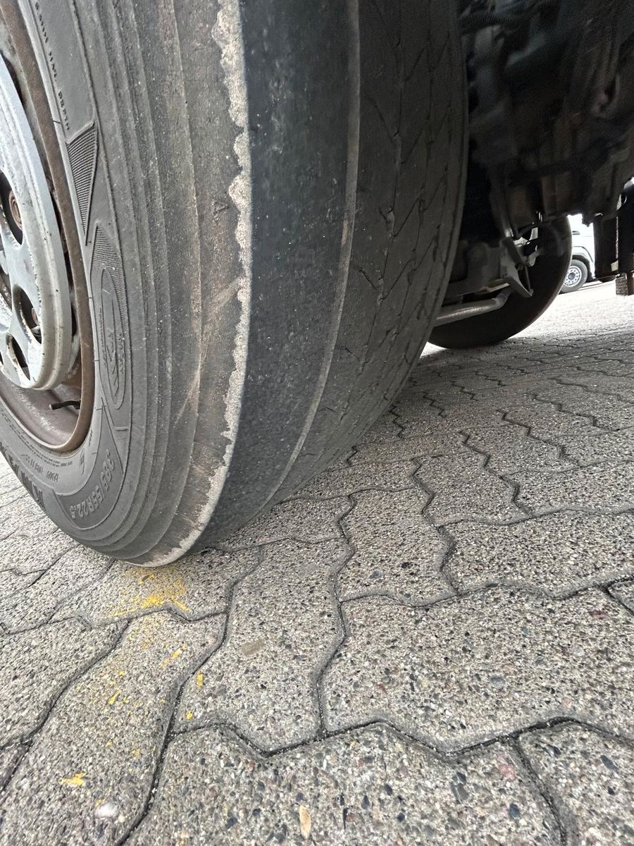 Fahrzeugabbildung Mercedes-Benz 2 Stk. Antos 1840+Rohr Kühlauflieger