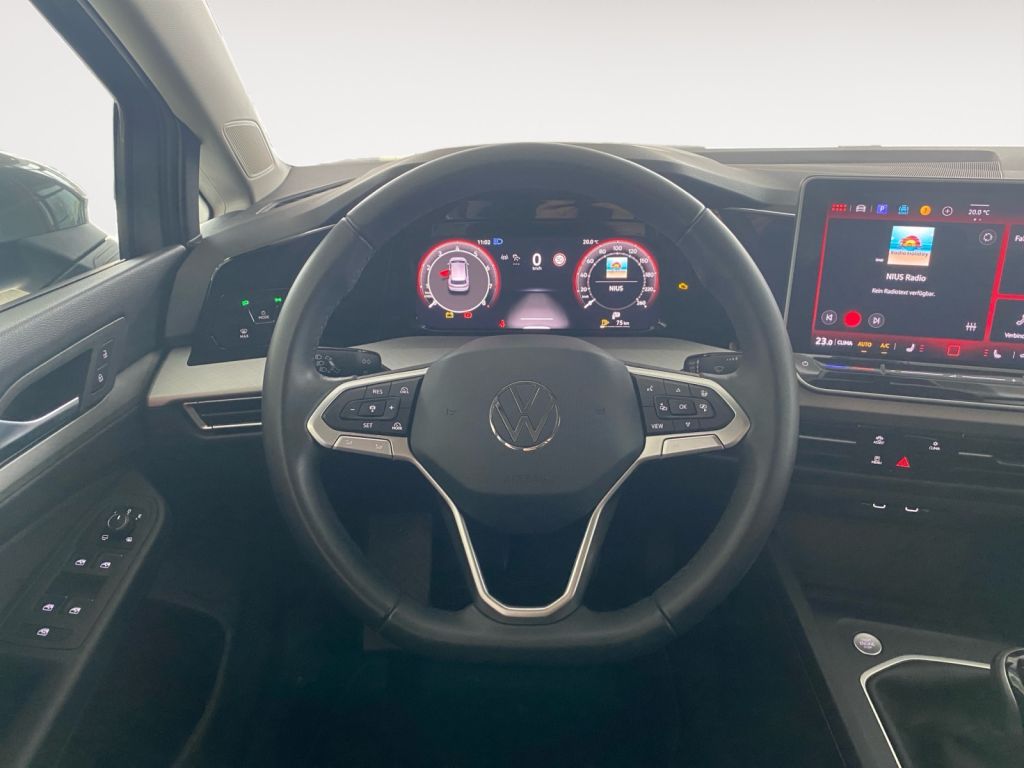 Fahrzeugabbildung Volkswagen Golf 1.5 TSI Life 3 Jahre NW Anschlussgarantie