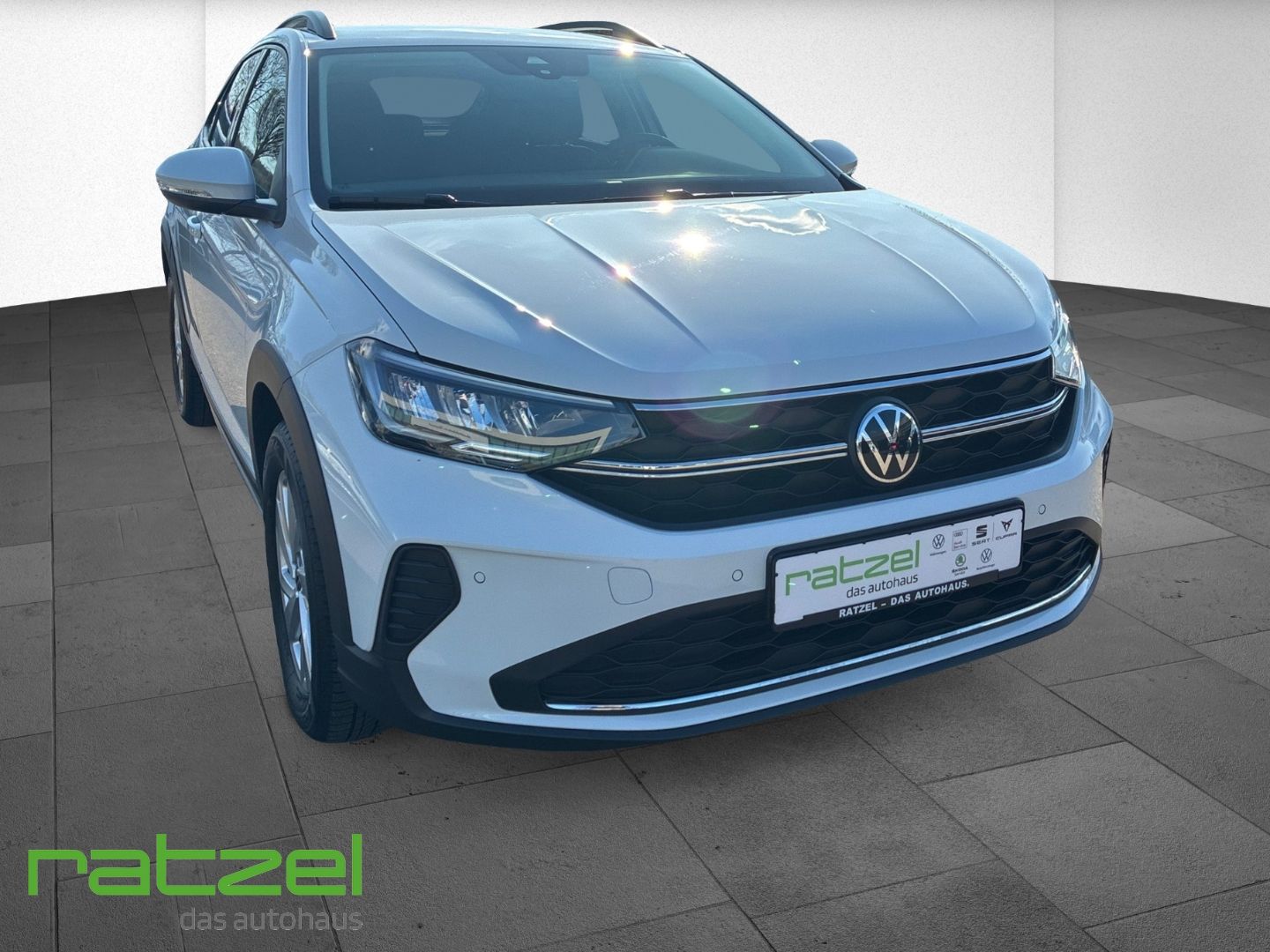 Fahrzeugabbildung Volkswagen Taigo Life 1,0 TSI LED DAB SHZ Spurhalteass. Ver