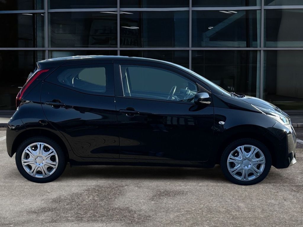 Fahrzeugabbildung Toyota Aygo x-play club