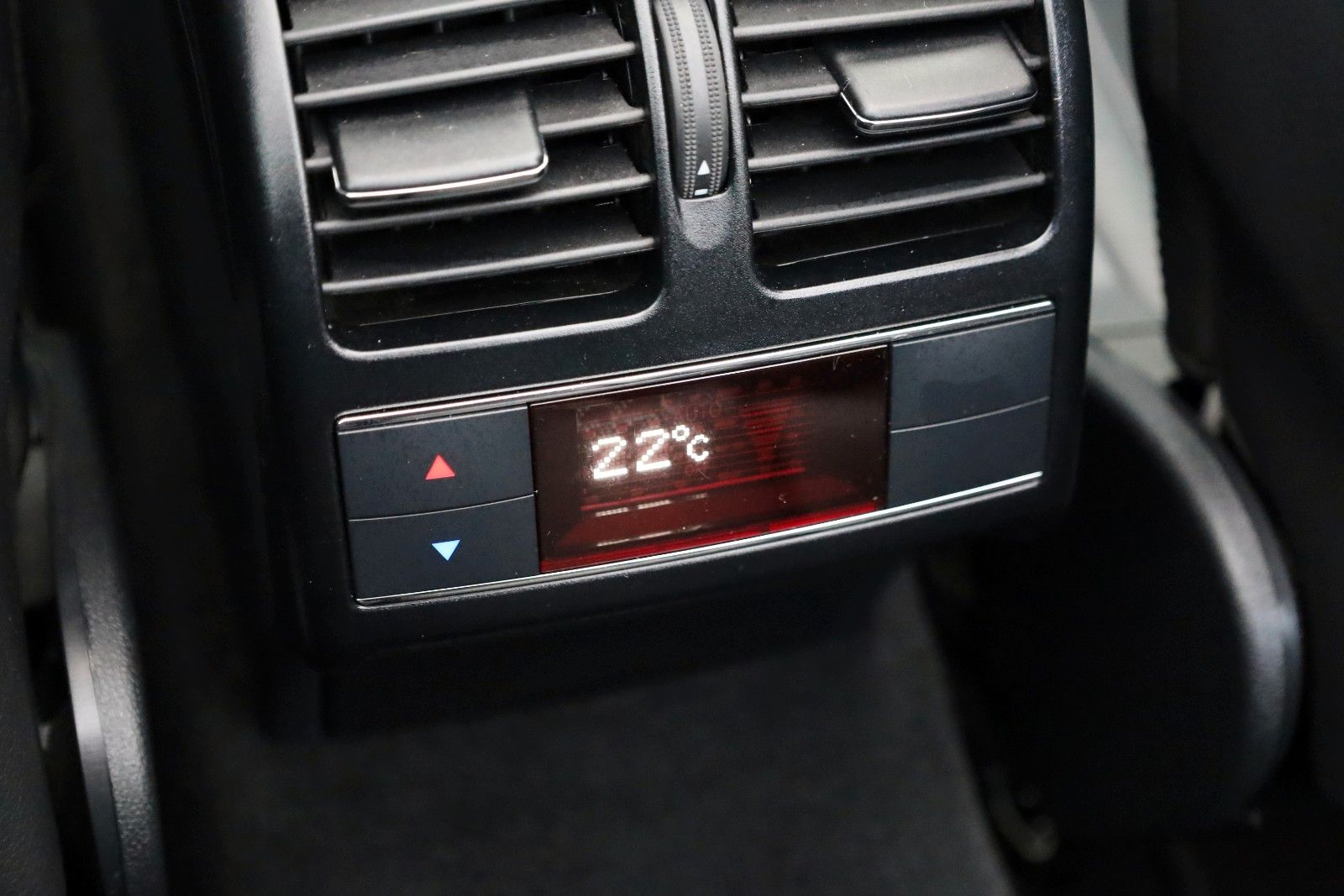 Fahrzeugabbildung Mercedes-Benz E400 Cabrio AMG Line Leder,Navi,LED,H/K,Airscarf