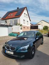 BMW 530i -BMW mit integrierter Head-Up-Display - BMW 530: Grün