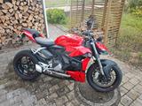 Ducati Streetfighter V2 - Ducati Streetfighter V2 S
