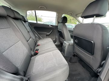Volkswagen Golf - 11