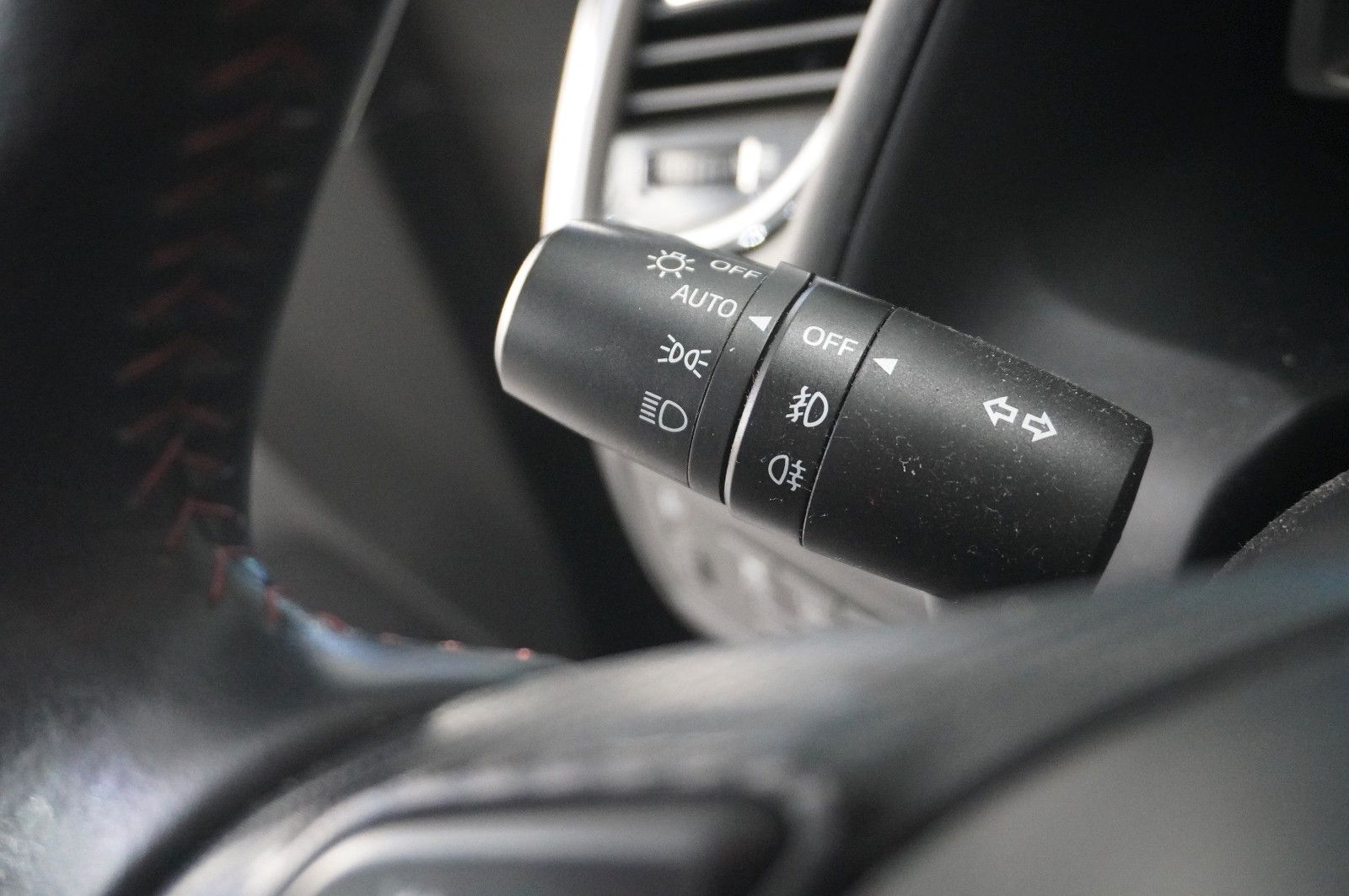 Fahrzeugabbildung Mazda 3 Lim. 2.0 SKYACTIVE VISION KLIMA/SHZ/PDC/TEMP.