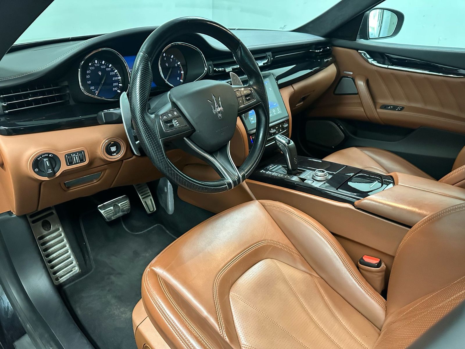 Fahrzeugabbildung Maserati Quattroporte S Q4 *SKYHOOK*B&W*SOFTCL.*KEYLESS*