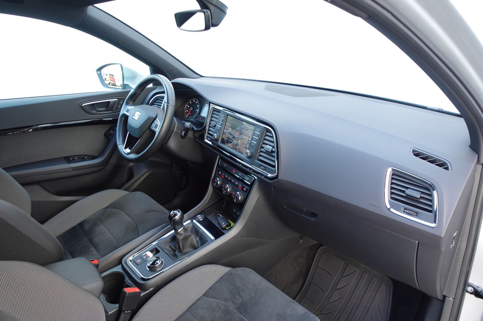 Fahrzeugabbildung SEAT Ateca 1.4TSI Xcellence AHK,Navi,SHZ,Kamera,LED