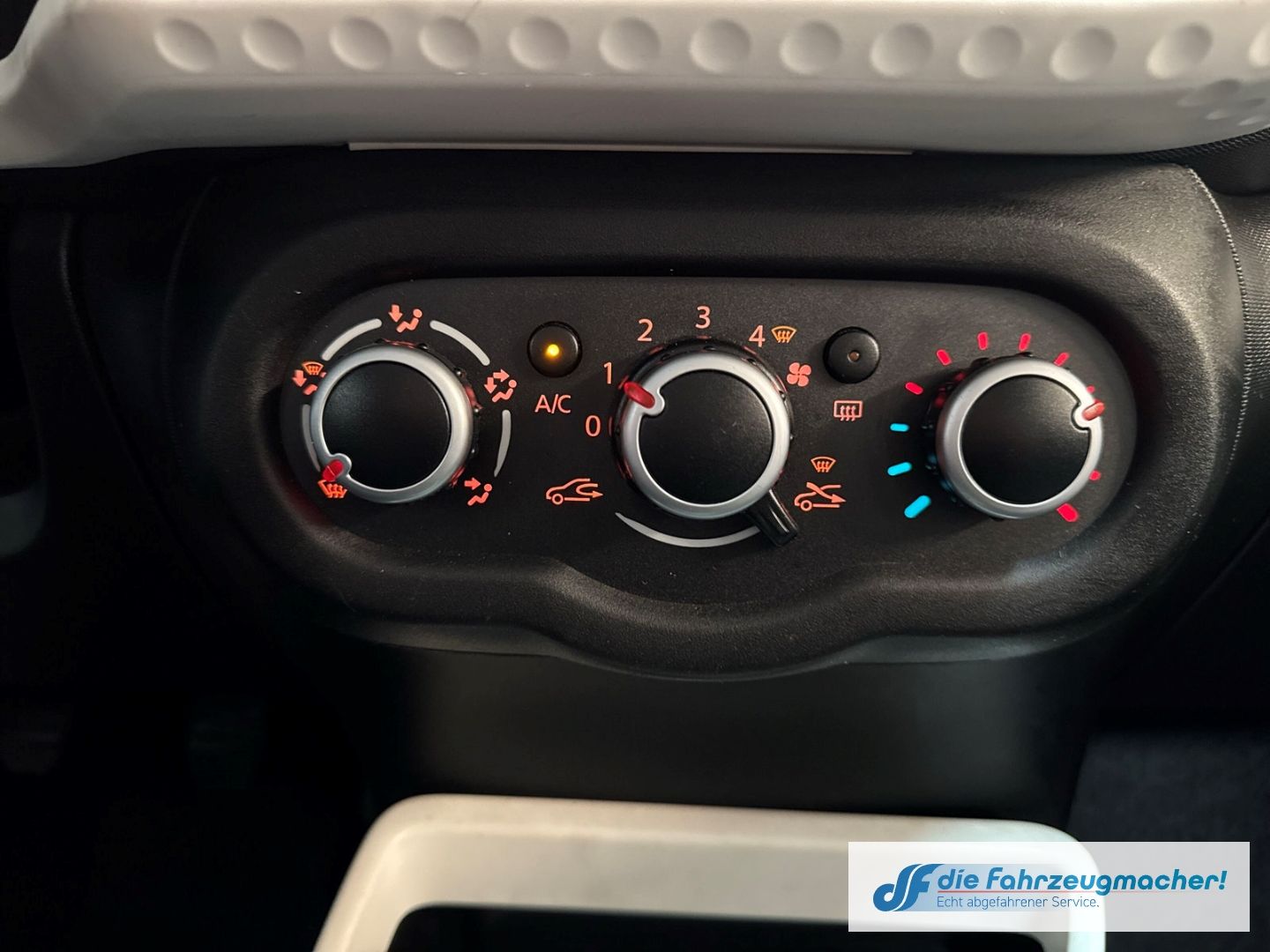 Fahrzeugabbildung Renault Twingo Experience DAB Tel.-Vorb. Berganfahrass.