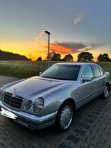Mercedes-Benz E 220 CDI * ROSTFREI * TÜV 01/28  - gebrauchte Mercedes-Benz E 220 aus dem Jahr 1998
