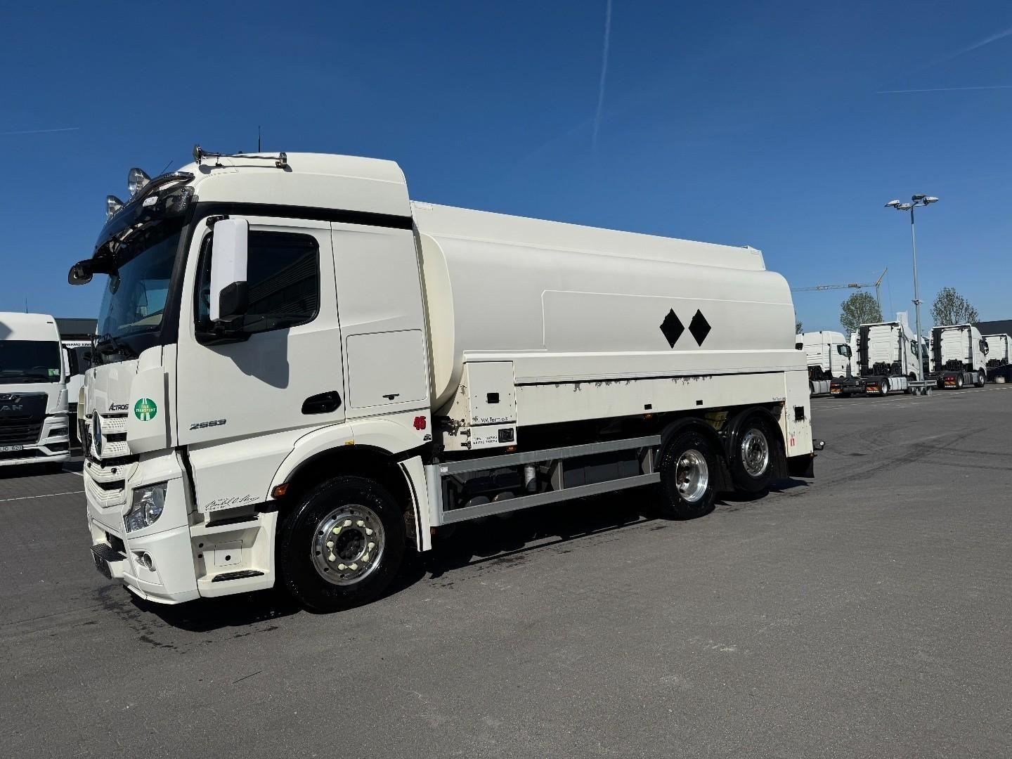 Mercedes-Benz Actros 2553 fueltransport,pump,counter,new aprov