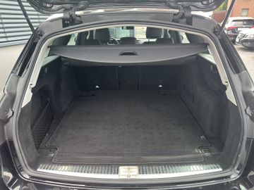 Bild 21 Mercedes-Benz E 200 E 20d0 T Avantgarde Xenon Navi Kamera Ambiente S