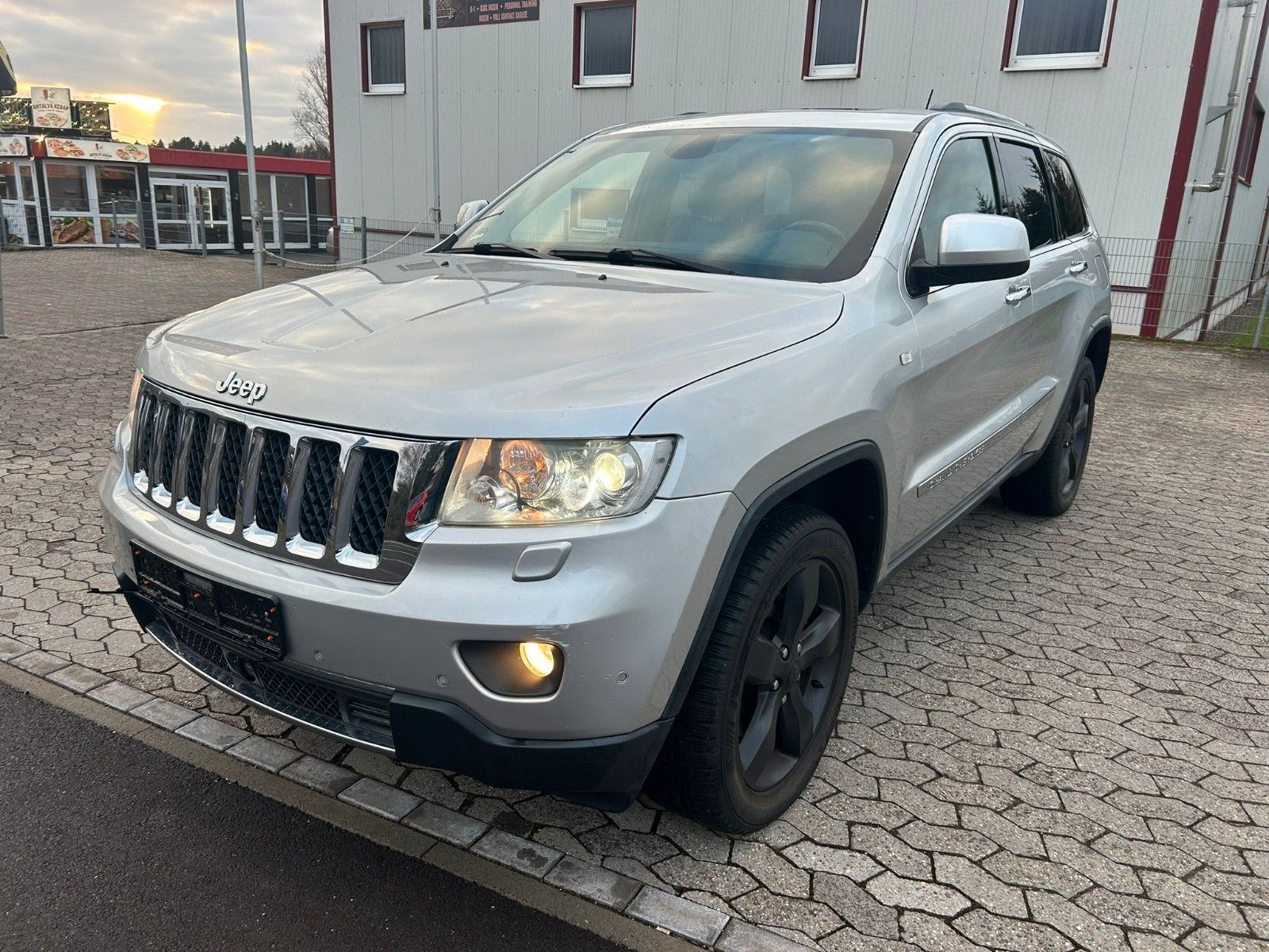Jeep Grand Cherokee - 1