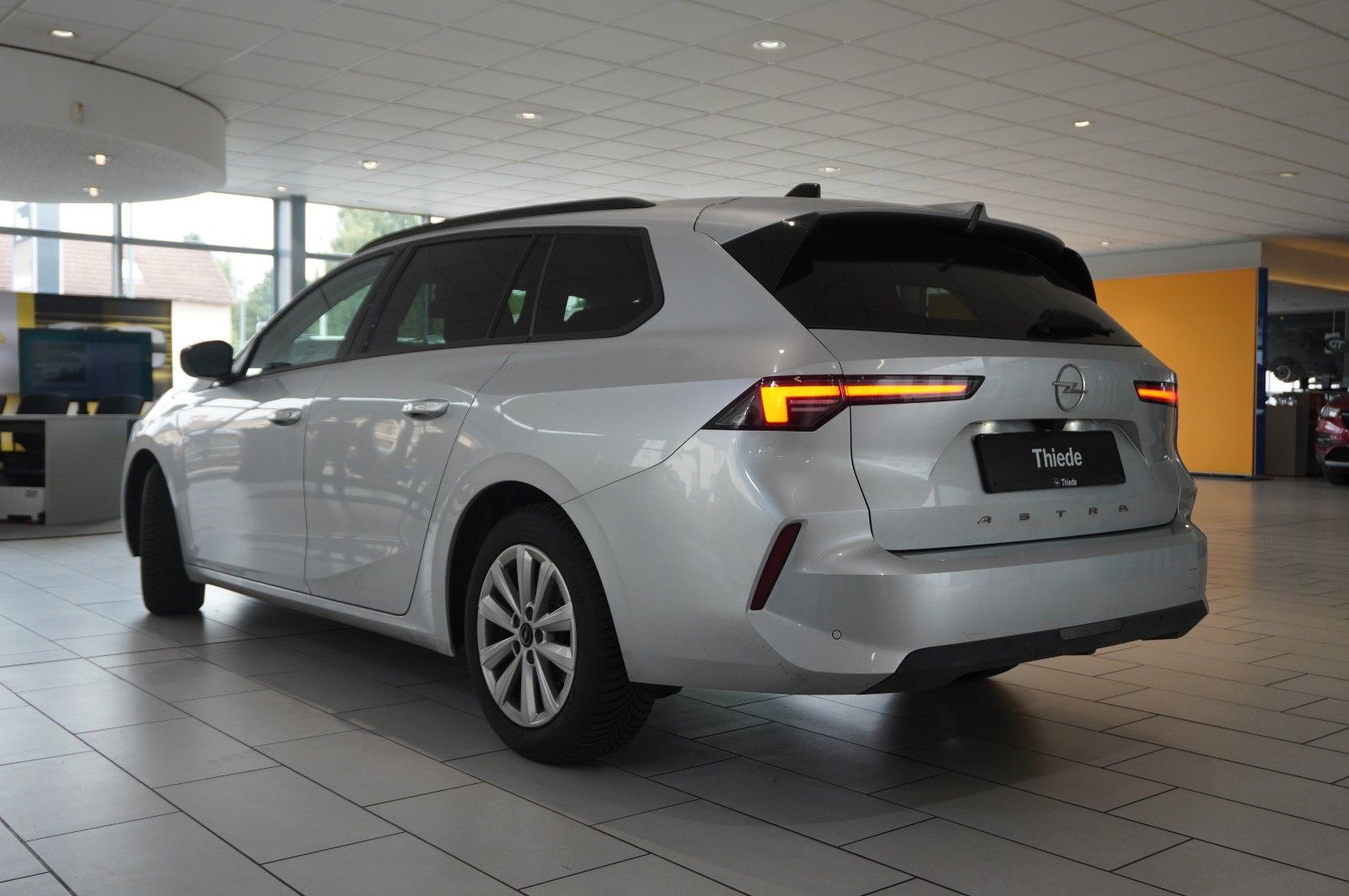Fahrzeugabbildung Opel Astra L ST 1.2T  LED/NAVI/SHZ/ALU16/KAMERA/ALLWE