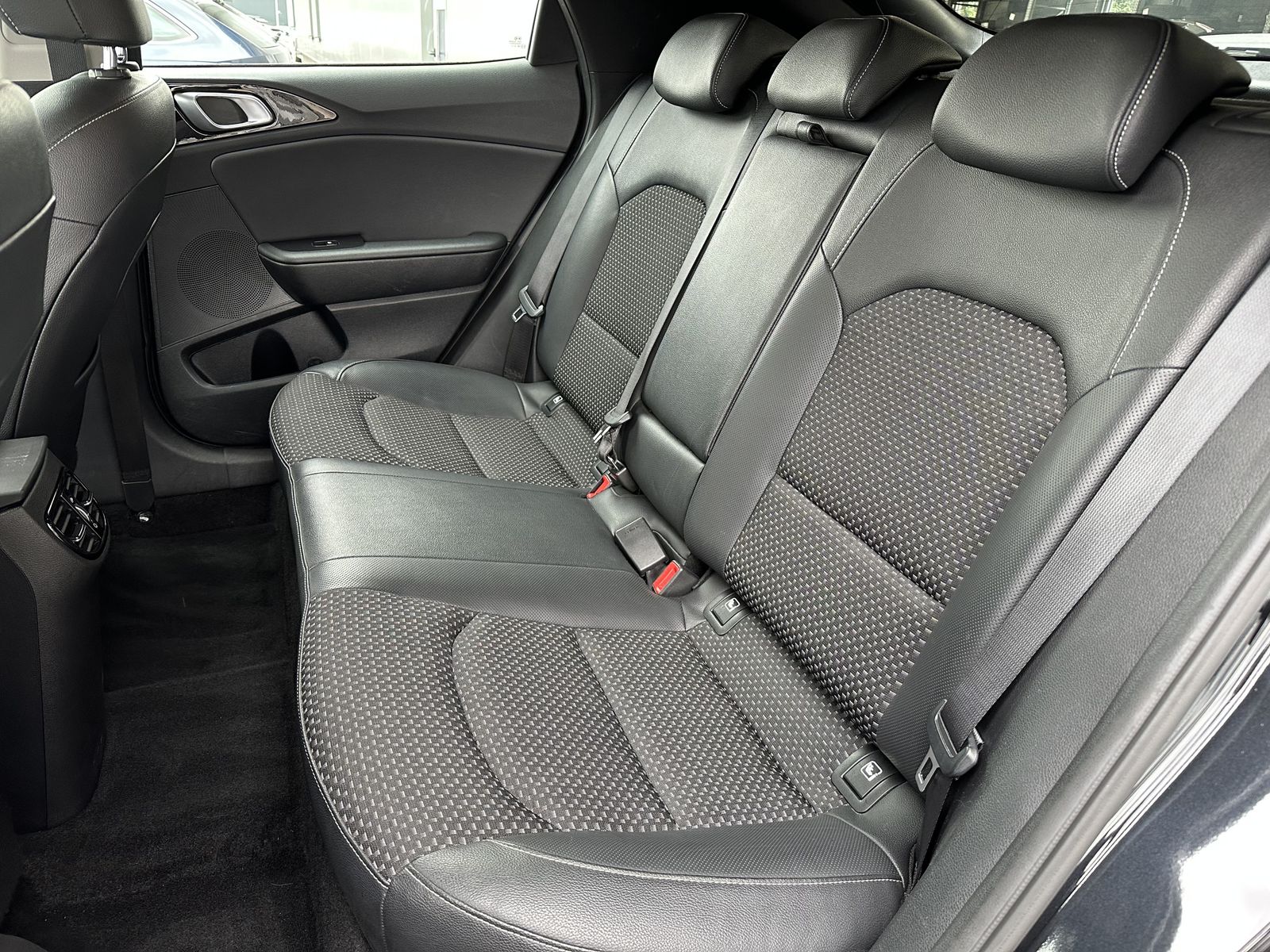 Fahrzeugabbildung Kia XCeed 1.5 T-GDI Vision NAV+LED+CARPLAY+KAM+DAB