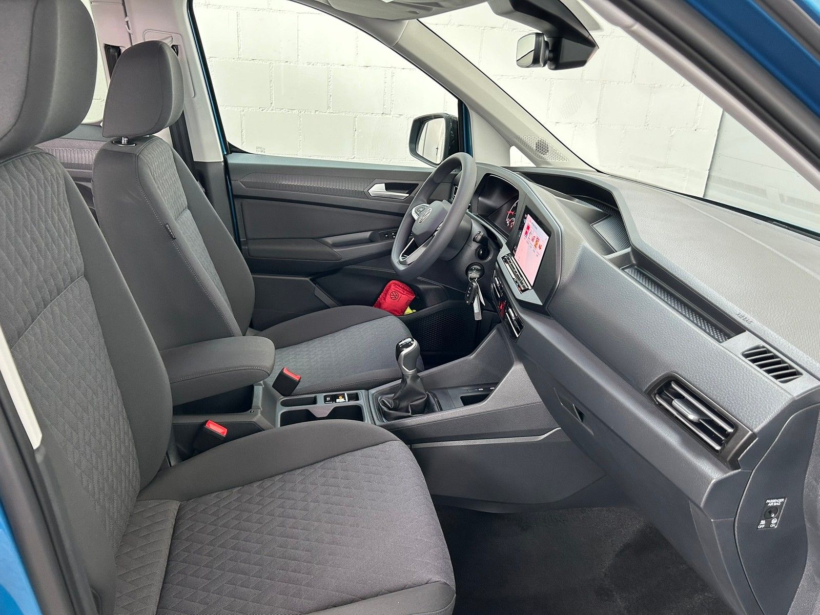 Fahrzeugabbildung Volkswagen Caddy Kombi Life 1,5 TSI +Designpaket+AppConnect