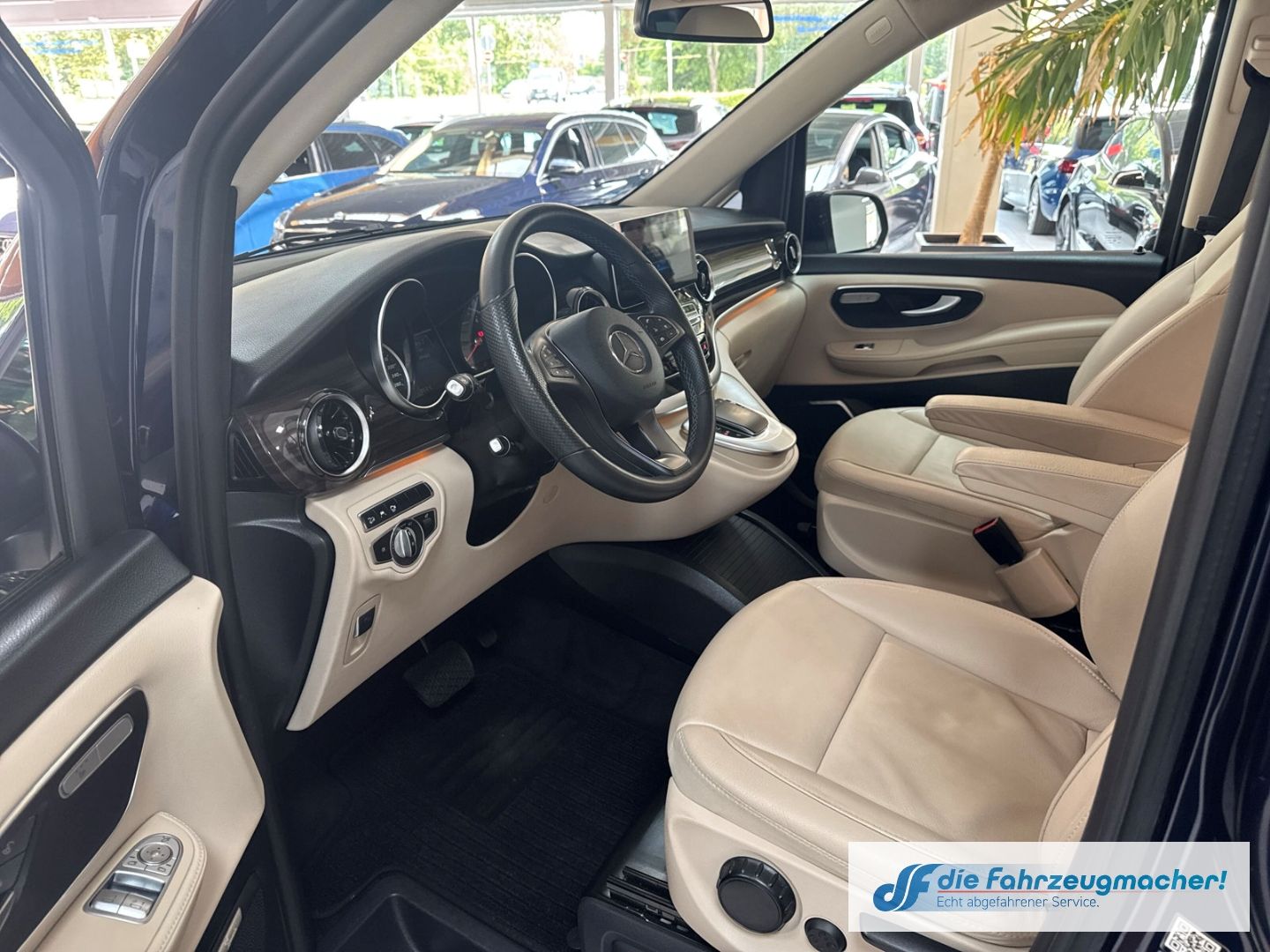 Fahrzeugabbildung Mercedes-Benz V 220 -klasse AVANTGARDE EDITION 4MATIC lang Led