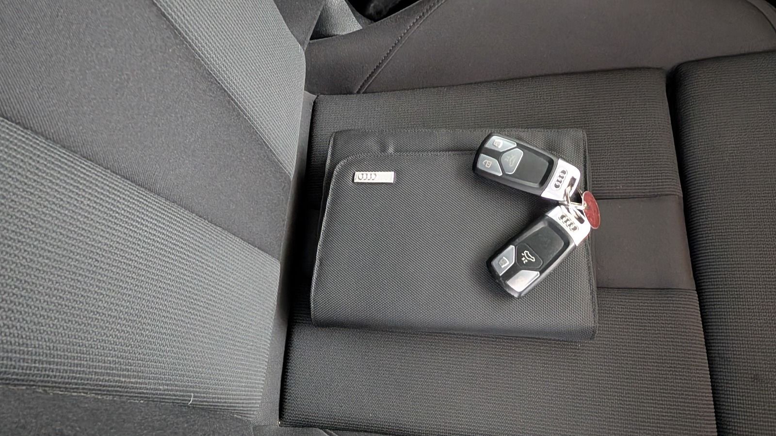 Fahrzeugabbildung Audi A4 Avant 35 TDI sport S-tronic LED * Navi