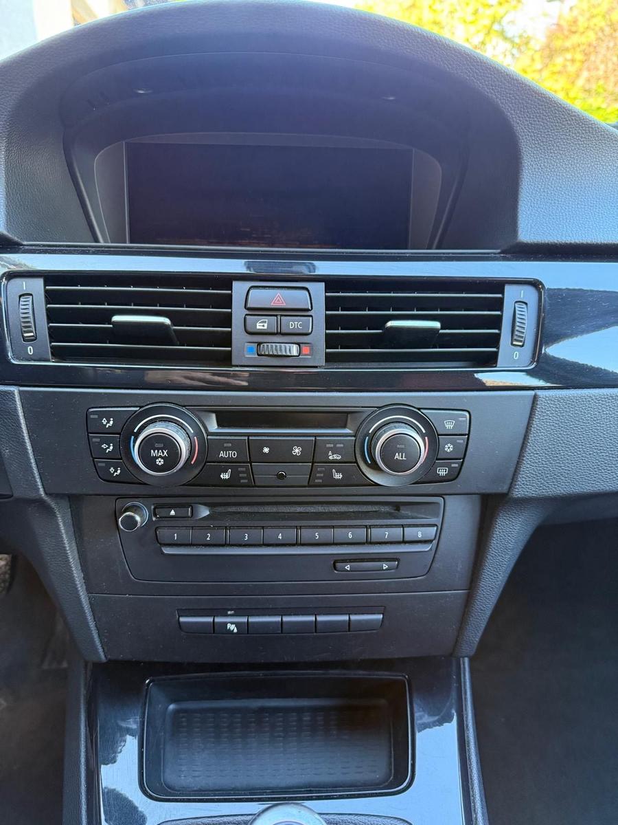 BMW 330 2010 — photo 13
