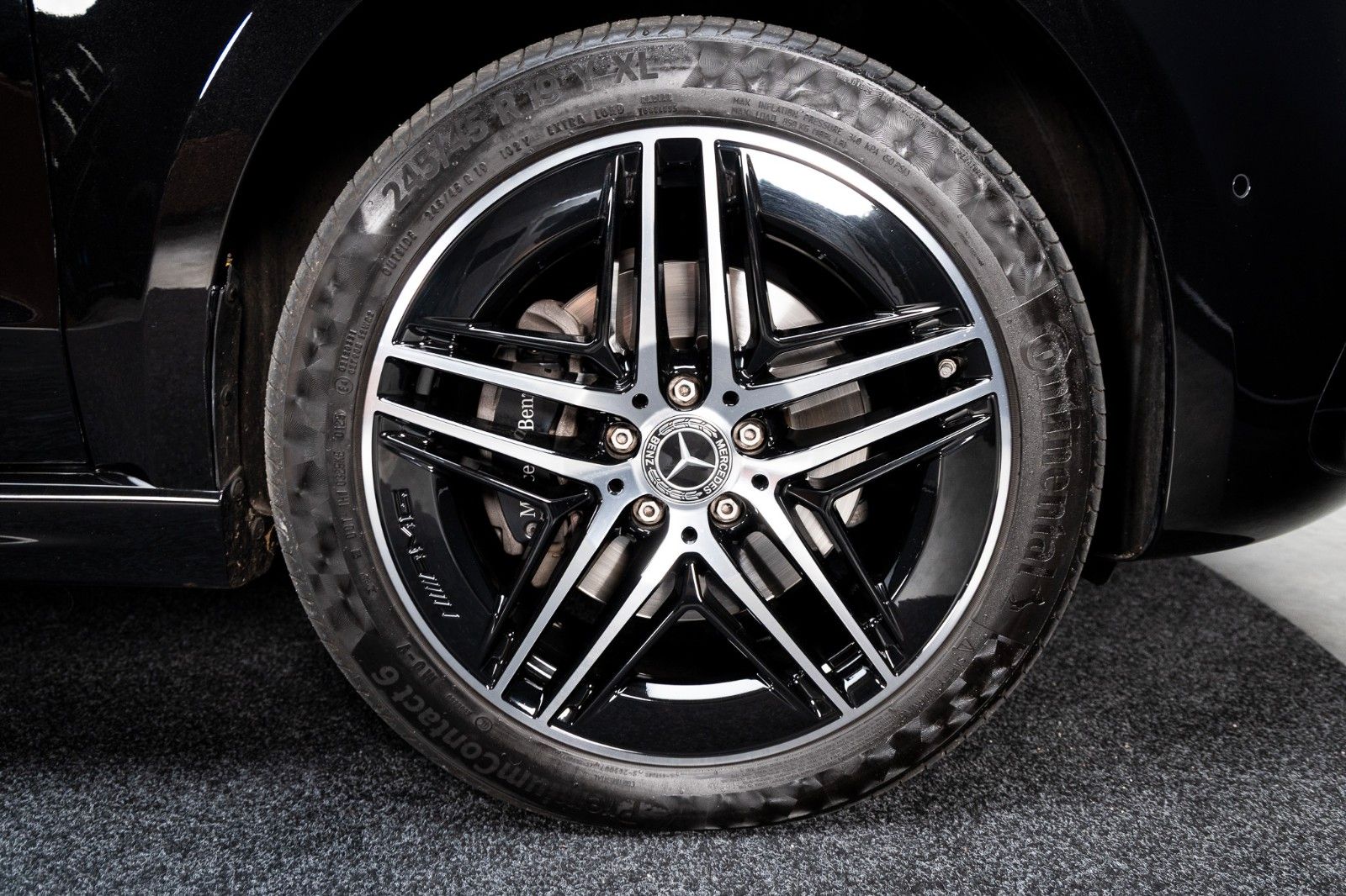 Fahrzeugabbildung Mercedes-Benz V 300 d 4MATIC EXCLUSIVE lang + AIRMATIC + Bur