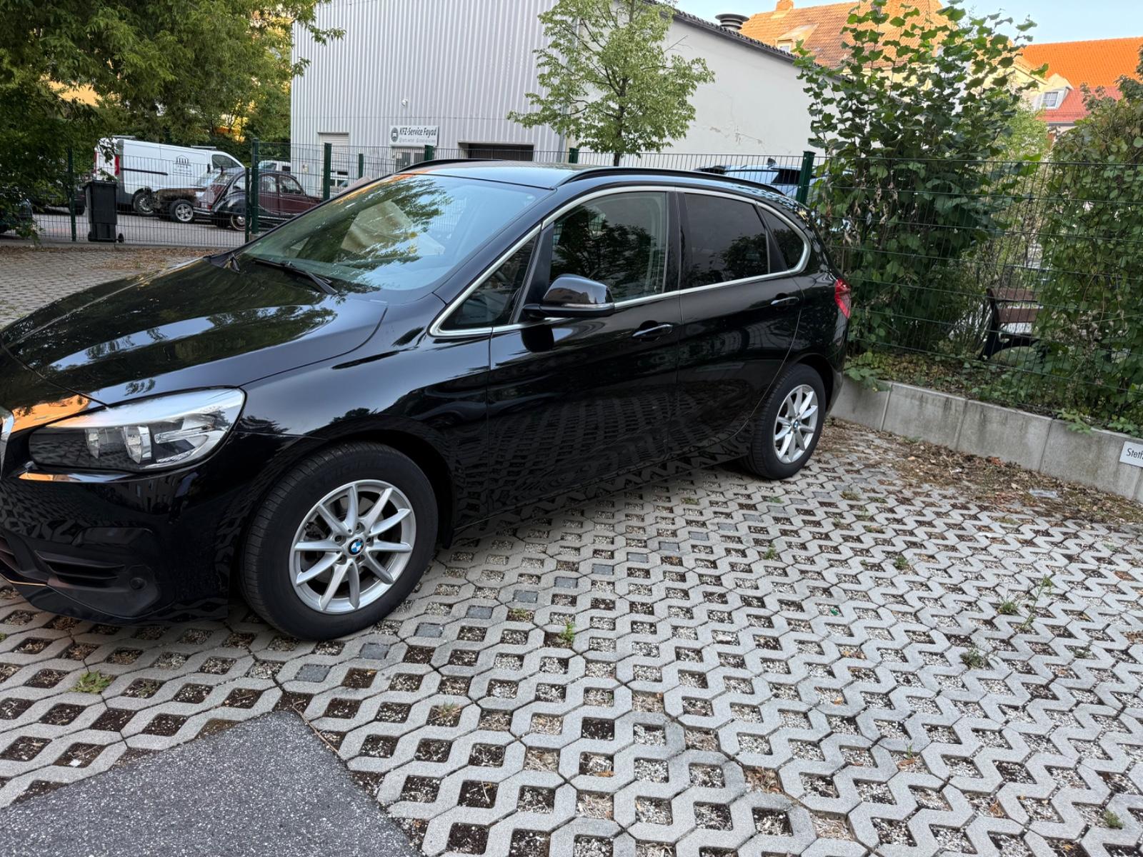 BMW 216