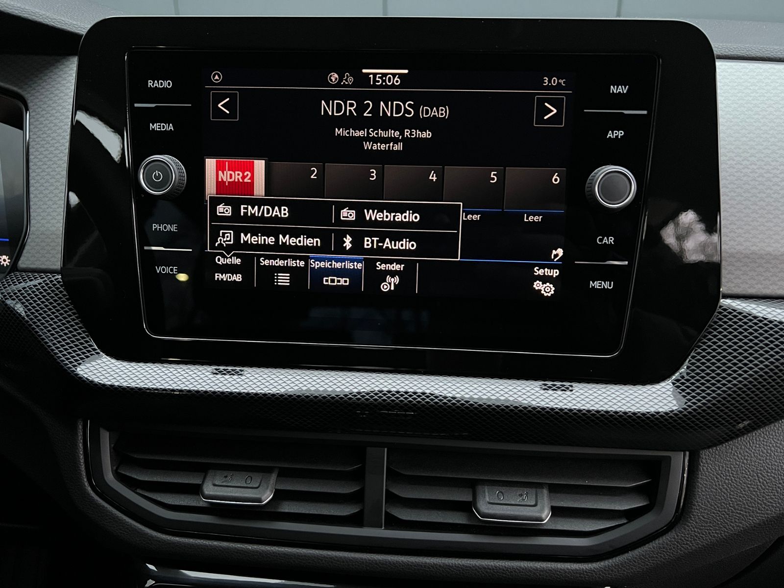 Fahrzeugabbildung Volkswagen T-Cross 1.5 TSI Life DSG *IQ-Light, PDC, Kamera,