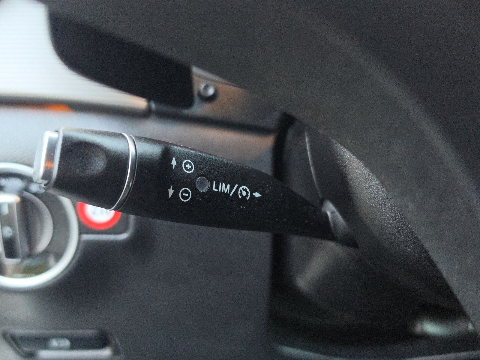 Fahrzeugabbildung Mercedes-Benz B 180 AUTOMATIK KAMERA TEMPOMAT SITZHEIZUNG NAVI