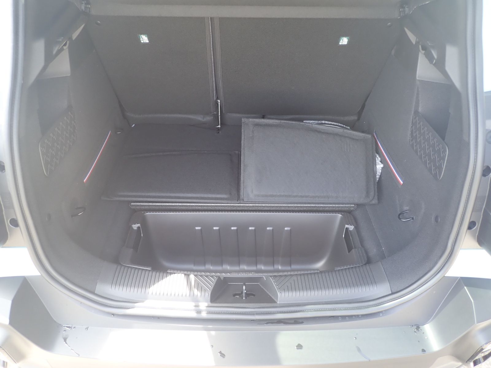 Fahrzeugabbildung Renault R 4 E-Tech elektrisch Techno "plein sud" 150 Com