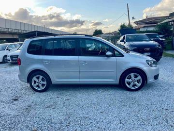 Volkswagen Touran - 12