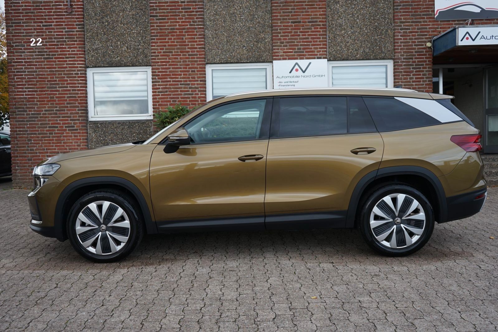 Fahrzeugabbildung SKODA Kodiaq 1.5 TSI Selection 7 Sitzer*Kam*Acc*Pano