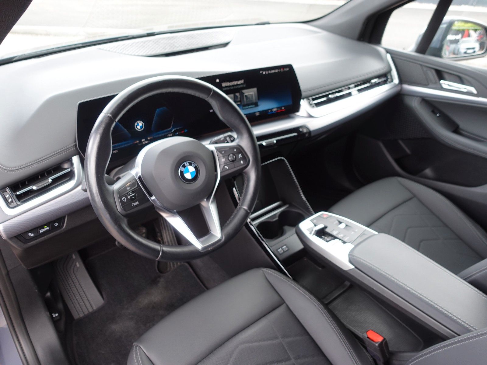 Fahrzeugabbildung BMW 218i Active Tourer Aut. DCT Ad.LED/AHK/el.Heckkl