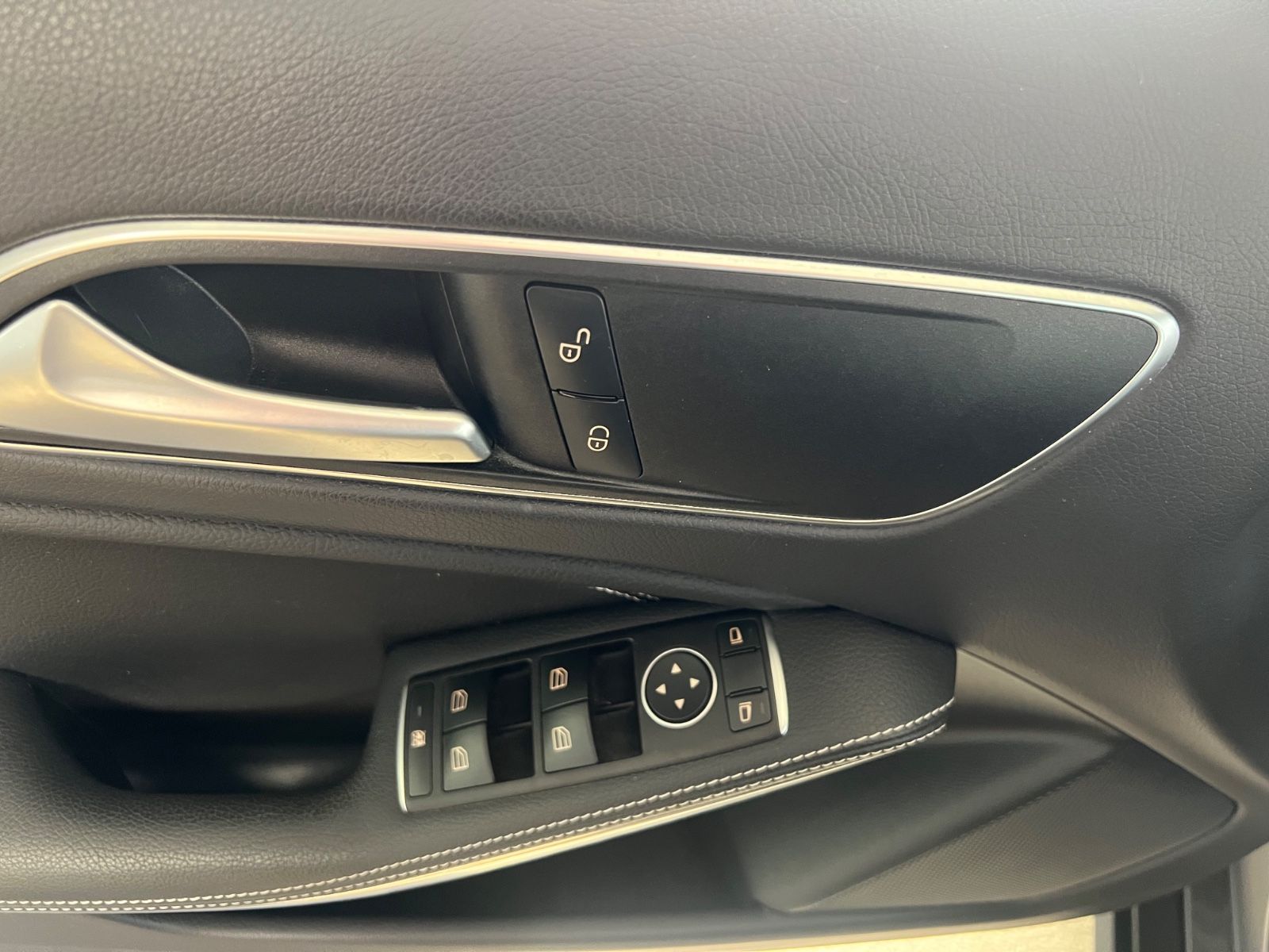 Fahrzeugabbildung Mercedes-Benz GLA 200 * SPORT-LINE URBAN * 1.HAND *