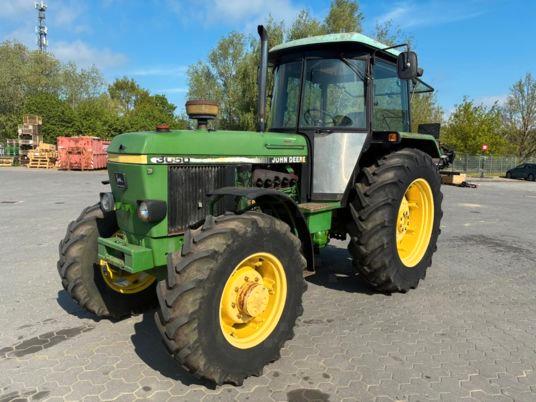 John Deere 3050
