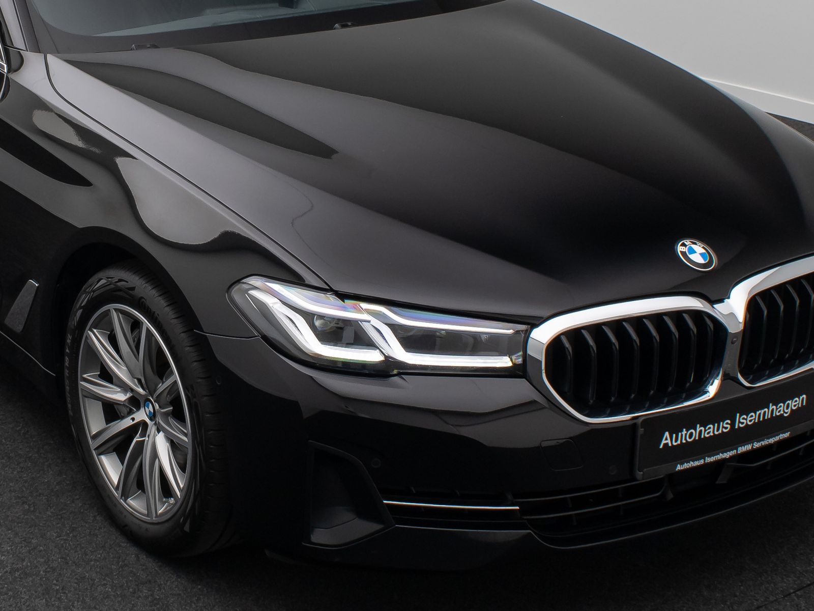 Fahrzeugabbildung BMW 530d HUD 360&deg; Laser DAB H/K AHK Sport 18Zoll